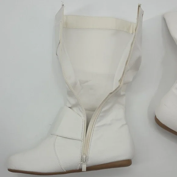 Elegant White Buckle Slouchy Boots - Picture 15 of 16